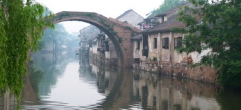 【網(wǎng)絡(luò)投稿】現(xiàn)代詩(shī)歌《小鎮(zhèn)》