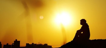 【網(wǎng)絡(luò)美文】等一個(gè)人，守一份情  文/淺墨書(shū)清語(yǔ)